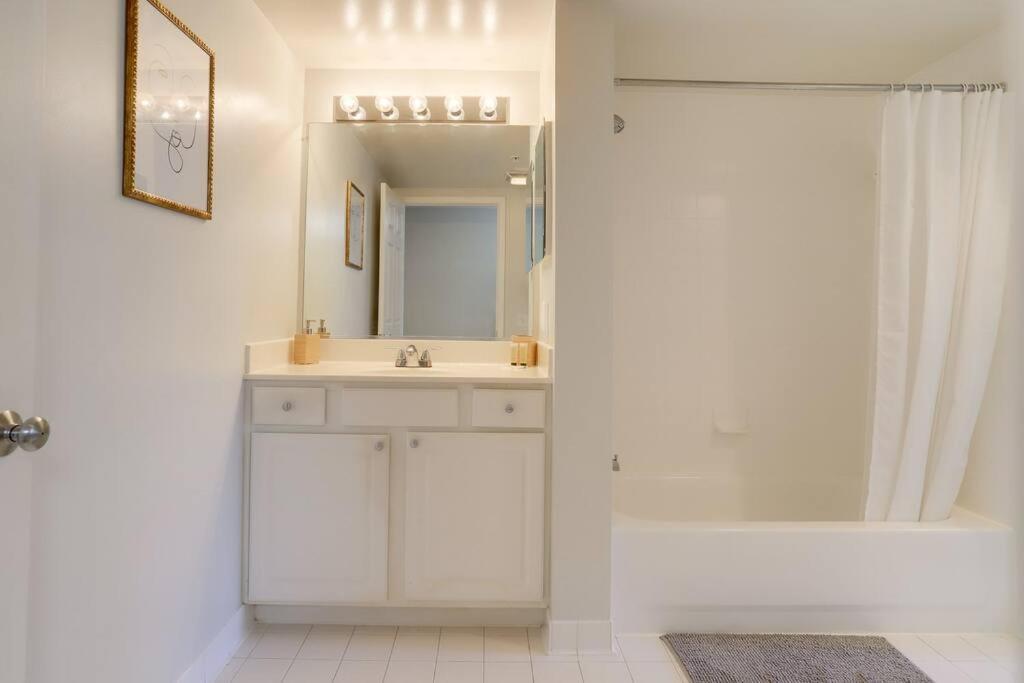 Gorgeous 1 Bedroom Condo At Ballston Place With Gym Arlington Extérieur photo